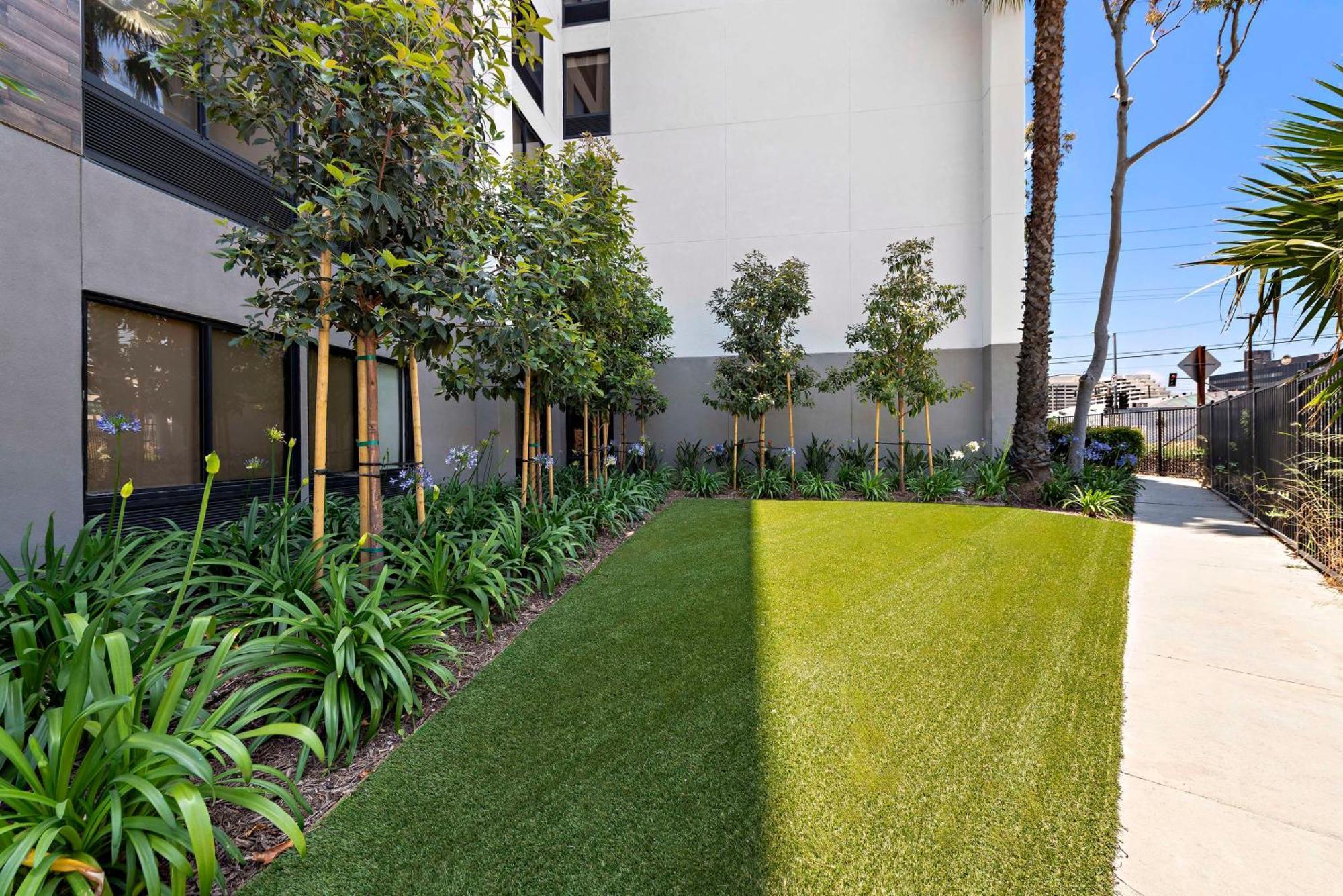 Hampton Inn Los Angeles Airport Lennox Exterior photo